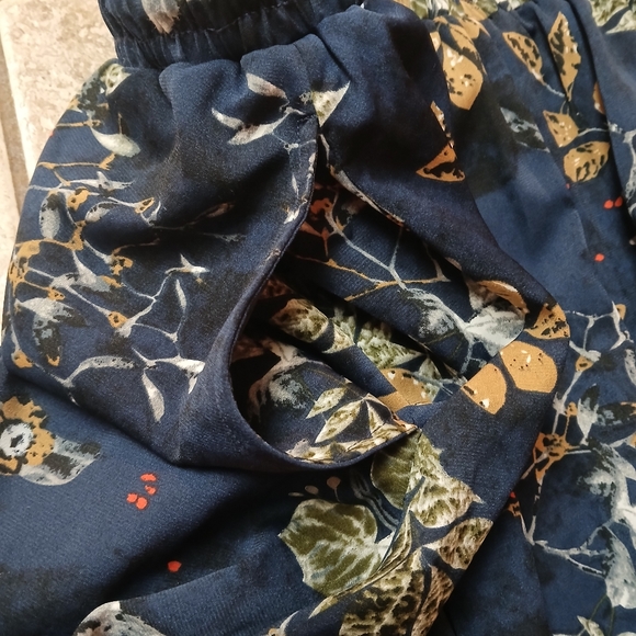 #0209 Women's Blue Floral Design Abaadlw Skirt Size Large w/Pockets - Picture 14 of 15